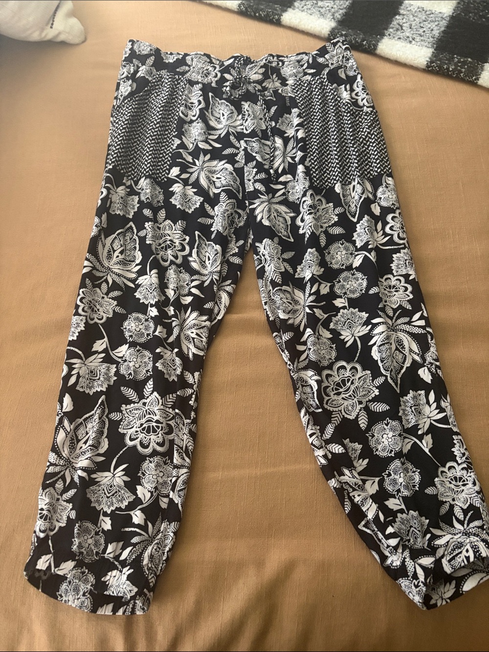 American Eagle floral lounge pants